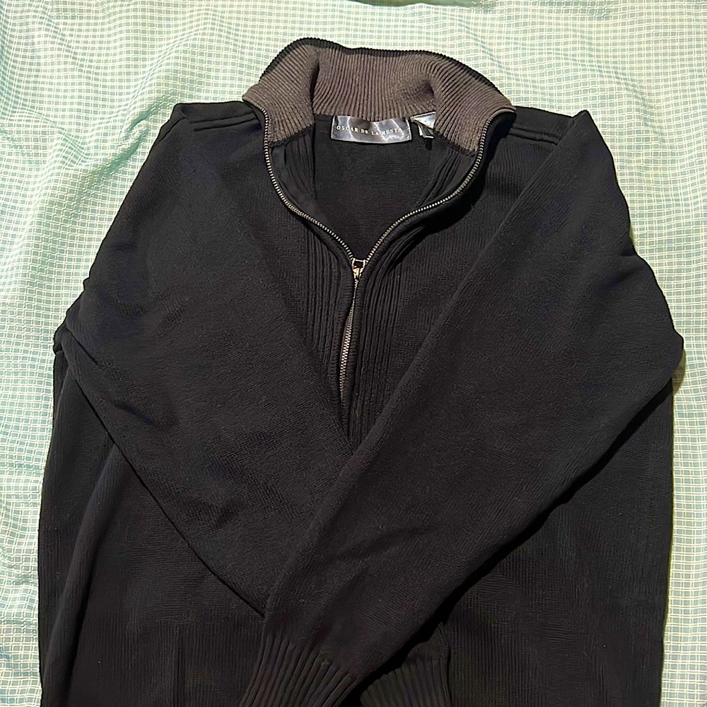 Mens medium Oscar De La Renta sweater. Navy color!